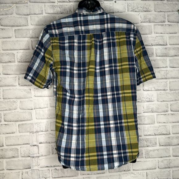 St John’s Bay Short Sleeve Plaid Button Up Shirt Size Small - Picture 3 of 4